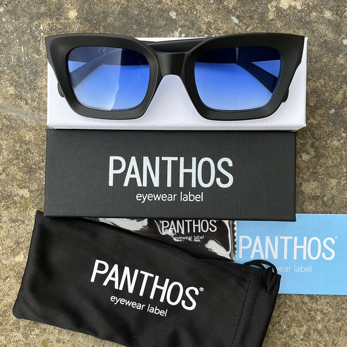 Massive / Matte Black Blue Smoke