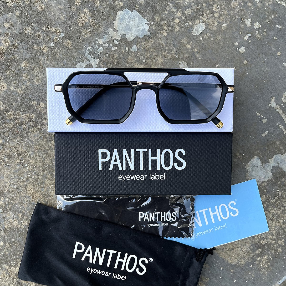 Shaped Metal / Total Black